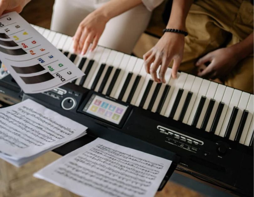 may-tuoi-hoc-dan-piano-1