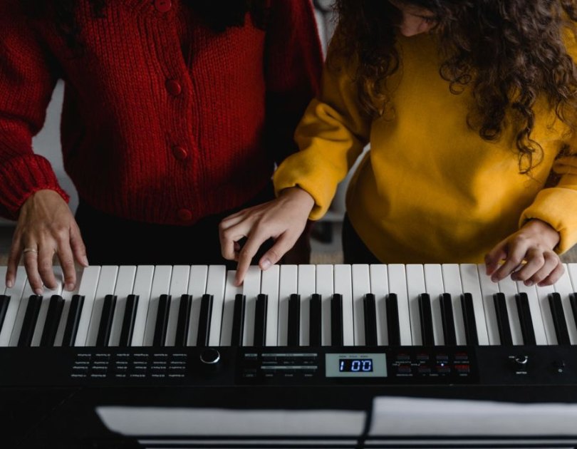 may-tuoi-hoc-dan-piano-2