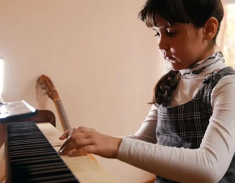 may-tuoi-hoc-dan-piano-3