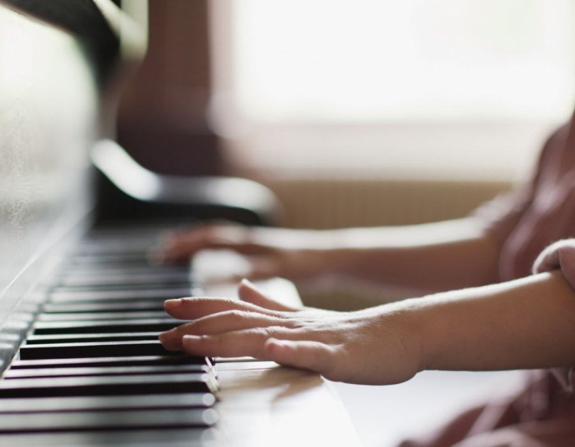 may-tuoi-hoc-dan-piano-4