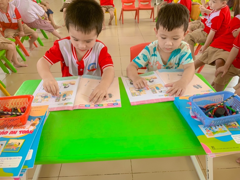 Trường Mầm Non Nắng Mai - Long Bình Tân