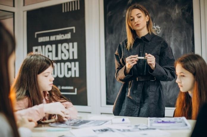 Tiếng anh giao tiếp giúp cho trẻ tư tin khi nói chuyện với người nước ngoài