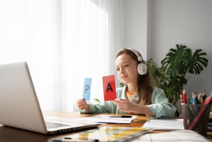 Học tiếng Anh giúp trẻ phát triẻn toàn diện