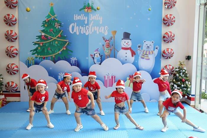 Tổ chức hoạt động văn nghệ ngày Noel