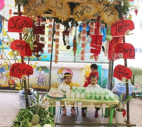 Phiên chợ tết tạo nên bức tranh sống động và ấm áp