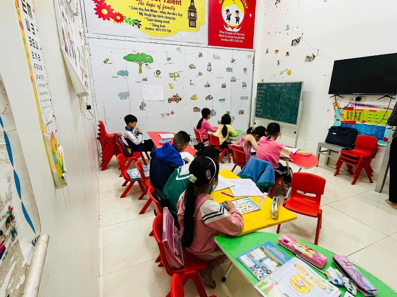 Trung Tâm Ngoại Ngữ E-Light Center - Tam Nông, Phú Thọ