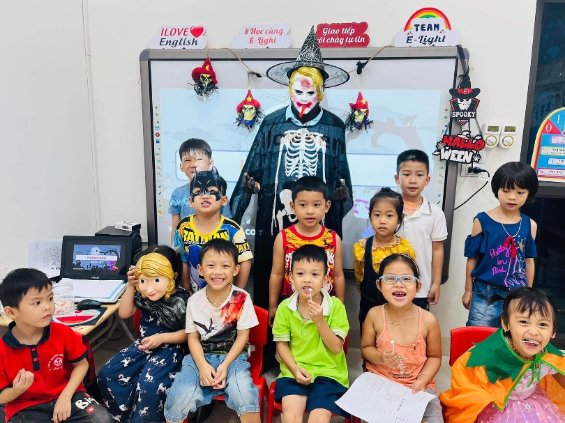 Trung Tâm Ngoại Ngữ E-Light Center - Tam Nông, Phú Thọ