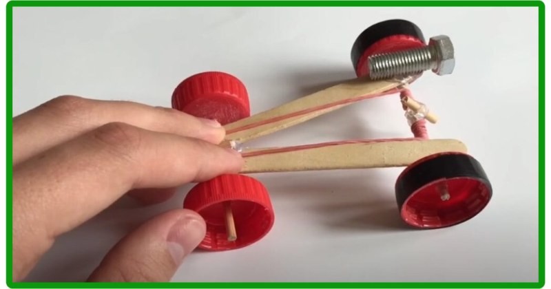 Xe đồ chơi sáng tạo từ que kem và nắp chai nhựa