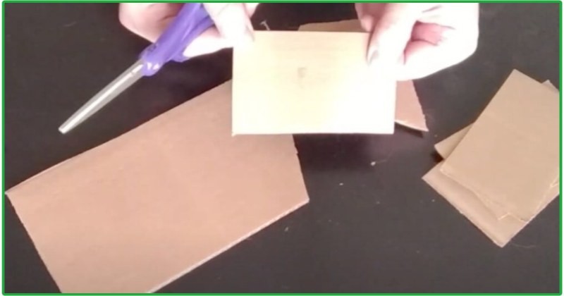 Lắp ráp bìa cát tông - bước 1