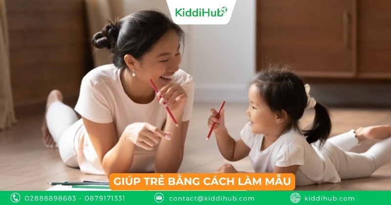 Giúp trẻ bằng cách làm mẫu