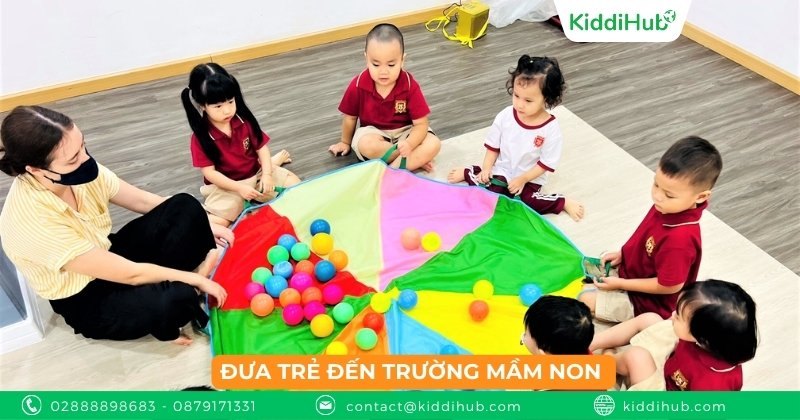 Đưa trẻ đến trường mầm non