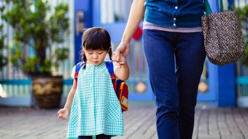 khi-nao-nen-cho-tre-di-hoc