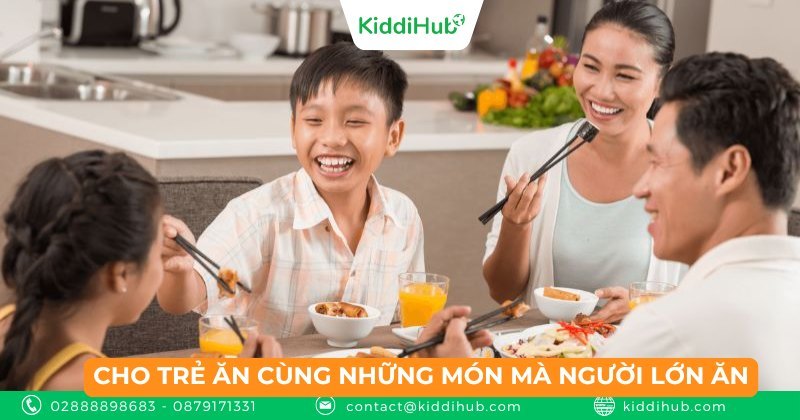 Cho trẻ ăn cùng những món mà người lớn ăn