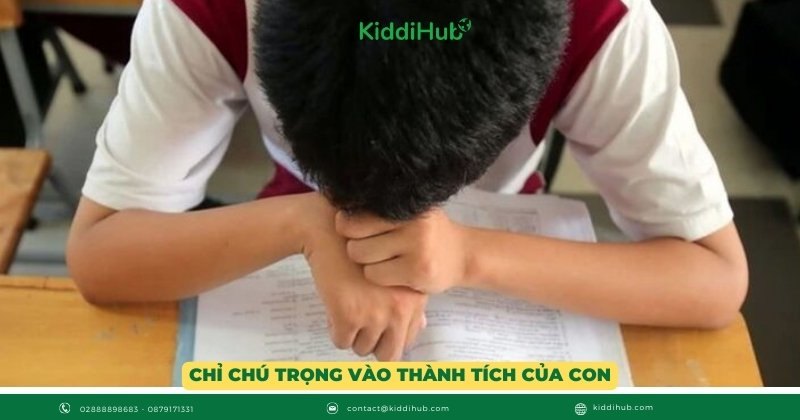 Chỉ chú trọng vào thành tích của con