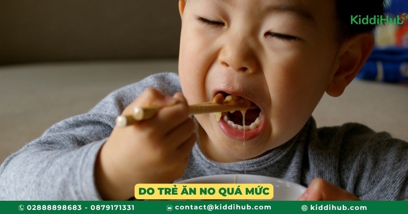 Do trẻ ăn no quá mức