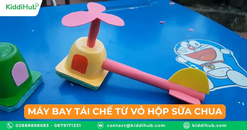 Máy bay tái chế từ vỏ hộp sữa chua