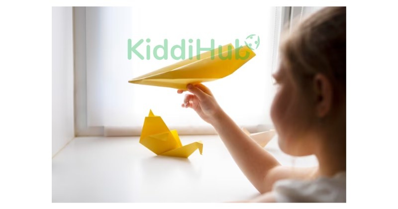 Gấp máy bay bằng giấy cho bé