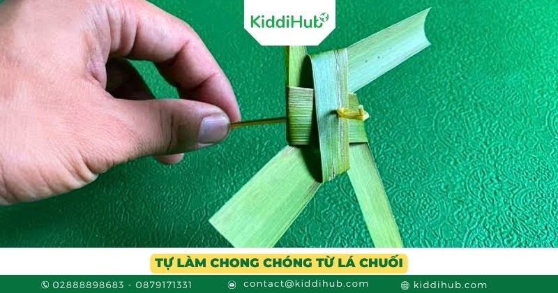 Tự làm chong chóng từ lá chuối