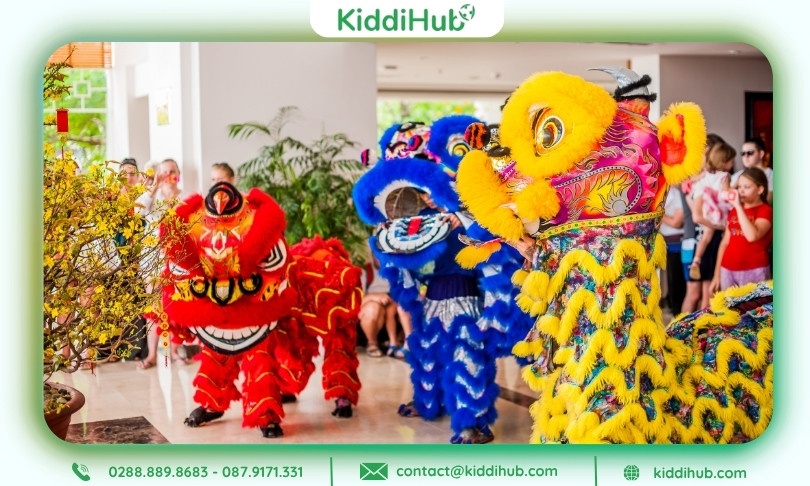 Trang trí Tết năm 2026 trung tâm thương mại lung linh sắc đỏ, vàng