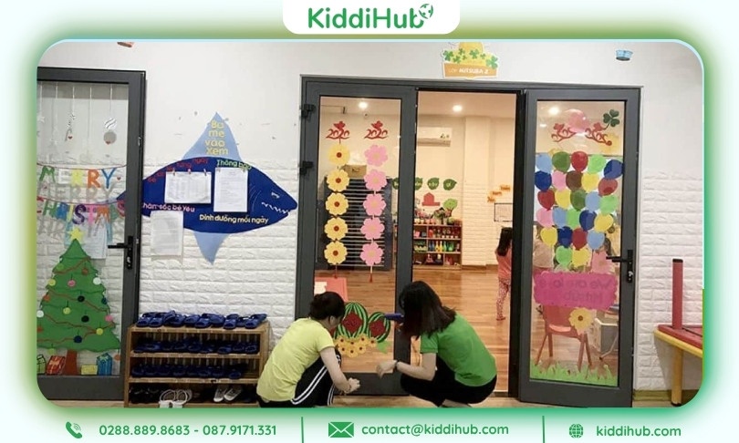 Trang trí Tết mầm non sinh động thu hút phụ huynh ngay từ cửa lớp đầu tiên