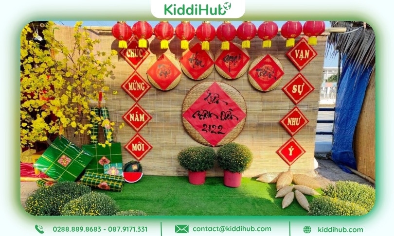 Gian hàng Tết mầm non lung linh với đèn lồng sáng