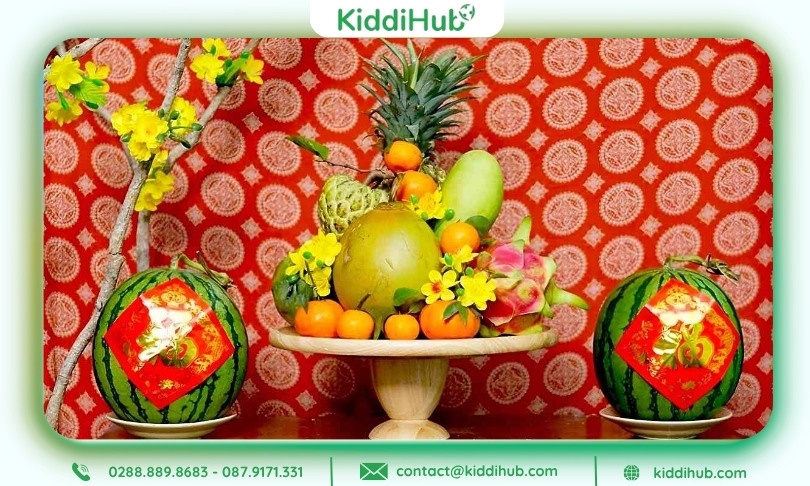 Hoa tươi và cây cảnh tạo sức sống cho gian hàng Tết mầm non