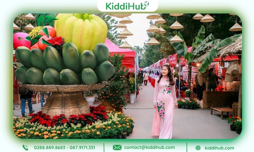 Trang trí gian hàng Tết mầm non bằng vật phẩm phong thủy hoặc linh vật mô hình