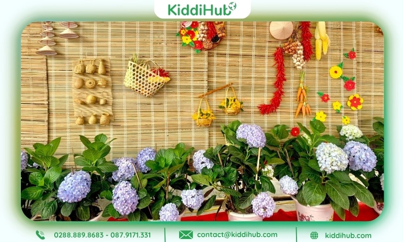 Trang trí gian hàng Tết mầm non rực rỡ sắc hoa