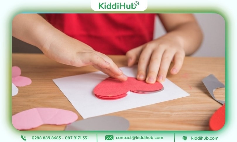 Thiệp chứng mừng 20/10 mầm non tặng mẹ hình trái tim đáng yêu