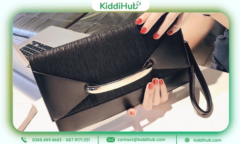 Ví cầm tay nhỏ gọn là quà 20/10 cho cô giáo trẻ trung