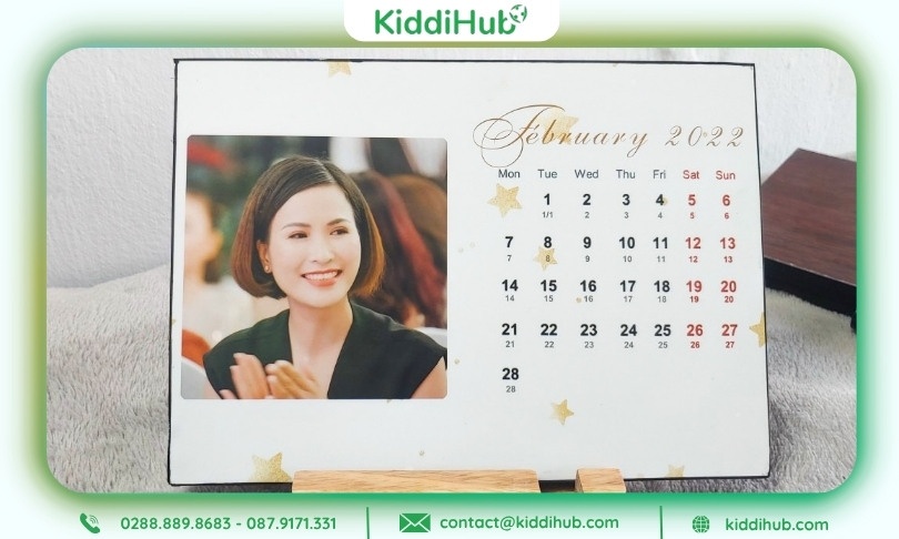 Quà 20/10 cho cô giáo với lịch trang trí đẹp mắt, quản lý thời gian