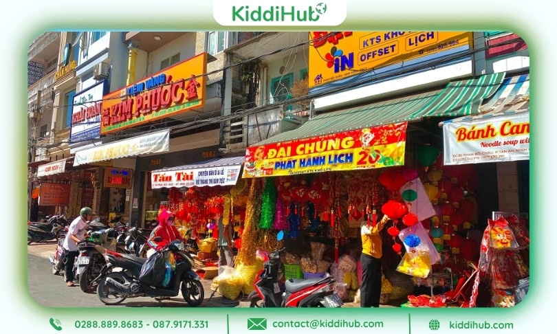 Hình ảnh Tết Nguyên Đán 2026 với không khí rộn ràng khắp phố