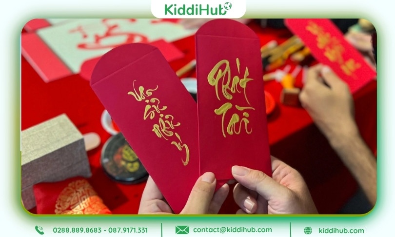 Hình ảnh Tết Nguyên Đán 2026 lì xì đỏ may mắn trao tay