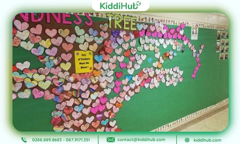 Decal dán tường là một cách trang trí, đẹp mắt, nổi bật cho lớp học 