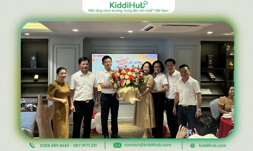 Tổ chức buổi vinh danh nữ nhân viên xuất sắc