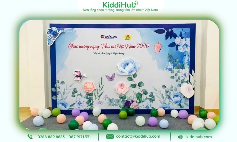 Phông bạt 20/10 nổi bật với họa tiết hoa mềm mại