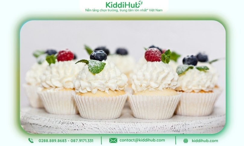 Bánh cupcake 20/10 trái cây tặng bạn gái thơm ngon, bổ dưỡng