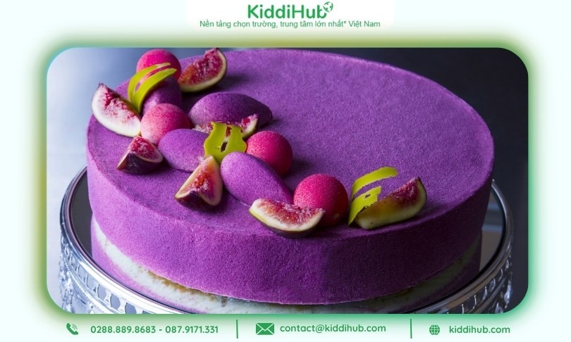 Bánh kem 20/10 gam màu tím chủ đạo