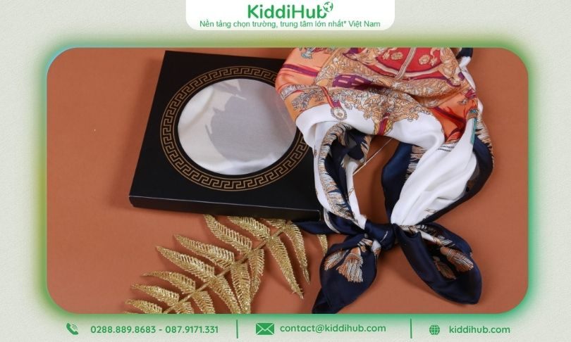 Khăn lụa - Vẻ đẹp thanh lịch, dịu dàng, tinh tế