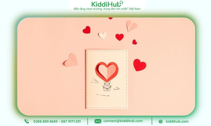 Thiệp 20/10 tặng mẹ handmade với hình trái tim nổi bật và đầy yêu thương