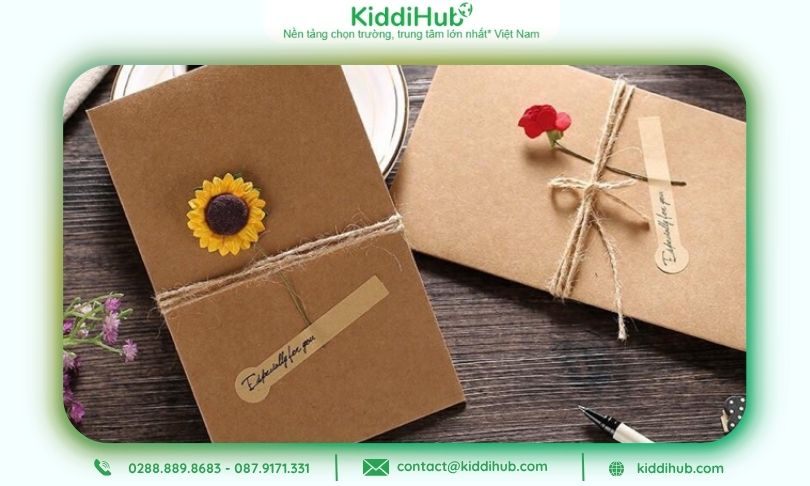 Thiệp handmade chúc mừng 20/10 bằng bìa Carton dày dặn, giữ form chắc và dễ trang trí