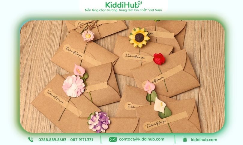 Thiệp 20/10 thủ công bằng Carton, kết hợp họa tiết trang trí nổi bật