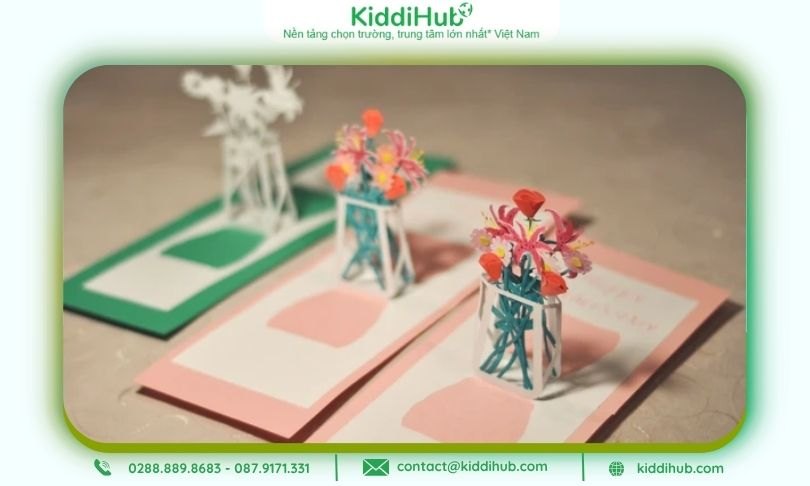 Thiệp 20/10 tặng mẹ handmade với bình hoa giấy, sắc màu rực rỡ