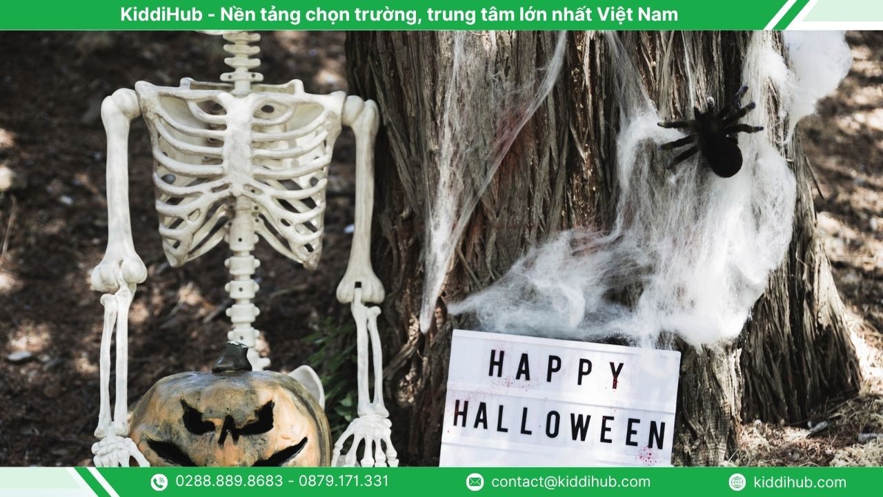 Sử dụng bộ xương trang trí Halloween kinh dị