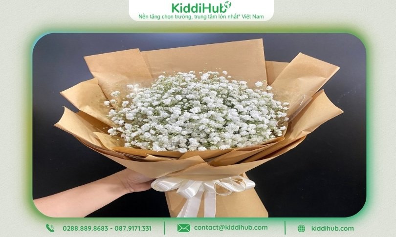 Bó hoa baby nhỏ được gói bằng giấy kraft màu nâu