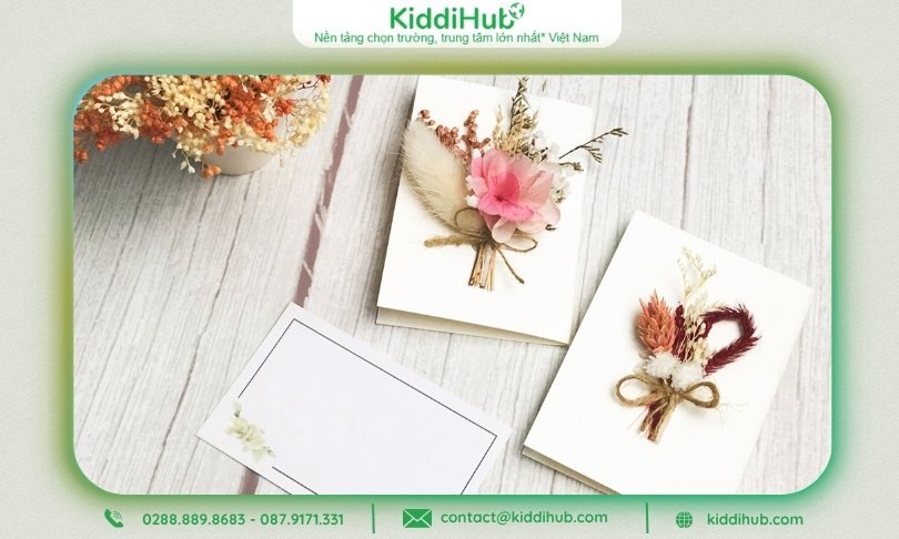Hoa khô kết hợp thiệp viết tay – Biểu tượng của sự quan tâm tinh tế và chân thành