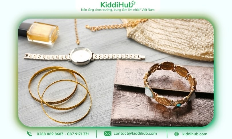 Mua quà gì tặng mẹ chồng ngày 20/10, trang sức luôn là lựa chọn an toàn