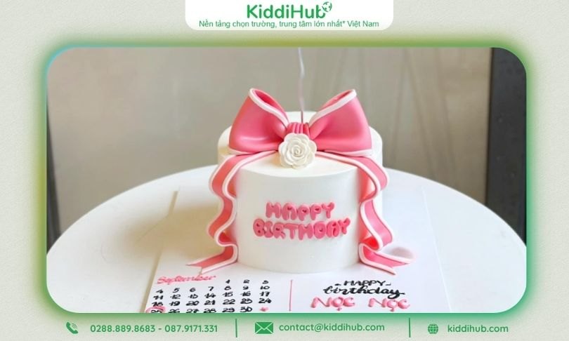 Bánh kem tặng mẹ 20/10 hình nơ