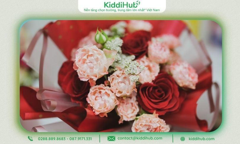 Bó hoa từ hồng đậm, phớt tới hồng kem độc lạ, hài hòa