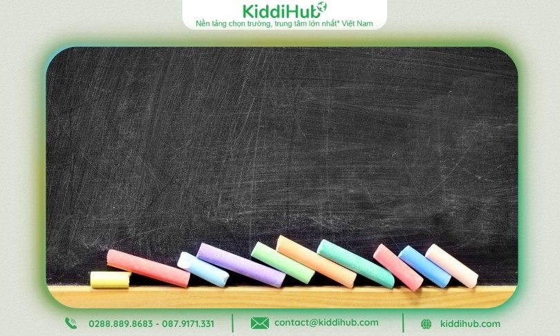 Mẫu PowerPoint lấy cảm hứng từ trang vở học sinh và bảng phấn thân quen